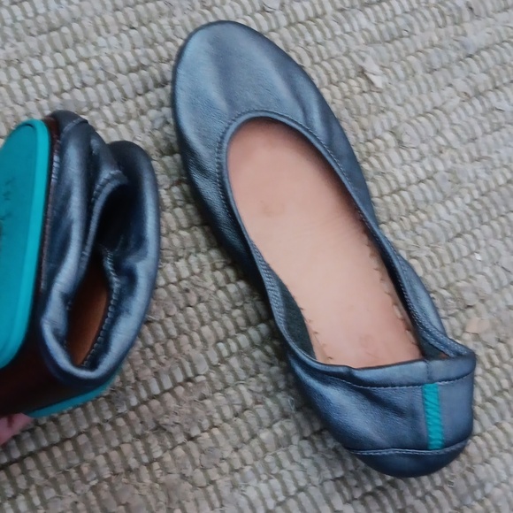 Tieks Metallic Pewter Gray Leather Ballerina Ballet Flats women's shoe size 8 - Picture 2 of 4